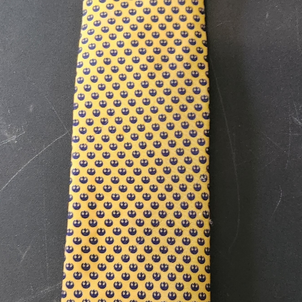 Star Wars Yellow and Blue Emblem Tie